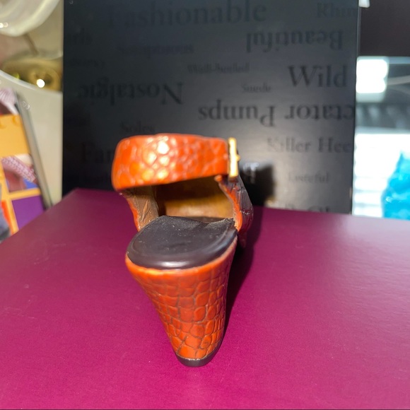 Just The Right Shoe by Raine In Scale - Picture 2 of 9